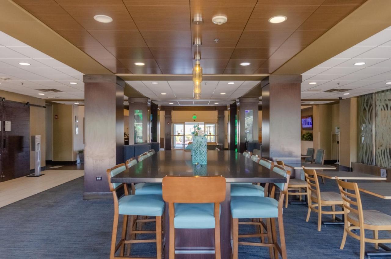 Holiday Inn Express Hotel & Suites Atlanta Airport West - Camp Creek By Ihg Exterior photo